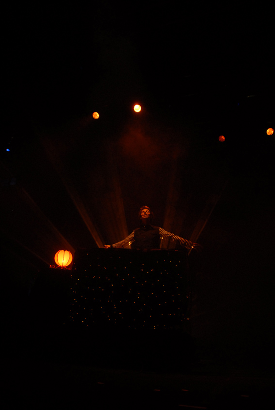 Ph: Adam